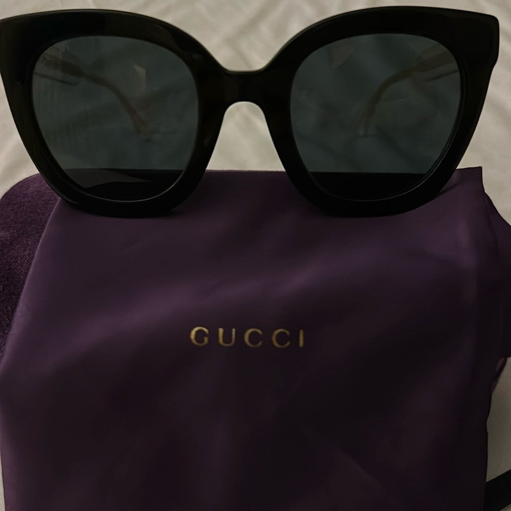 100% authentic- Worn once in brand new condition